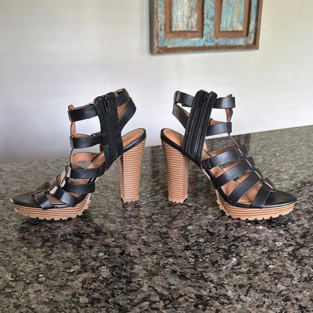 Report Black and Tan Platform Heels with Strappy Design EUC 8.5